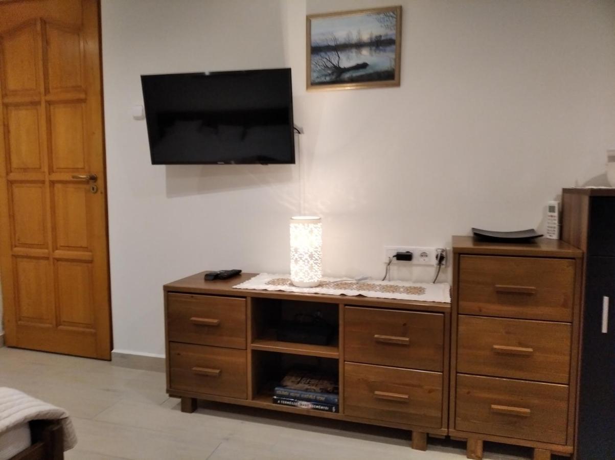Golya Vendeghaz Lägenhet Tiszaug Exteriör bild