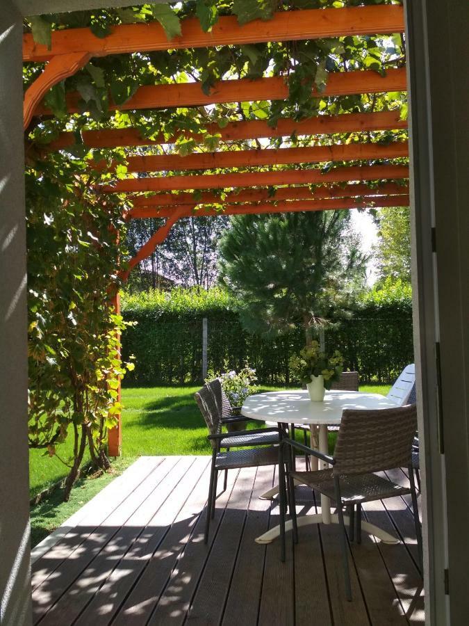 Golya Vendeghaz Lägenhet Tiszaug Exteriör bild
