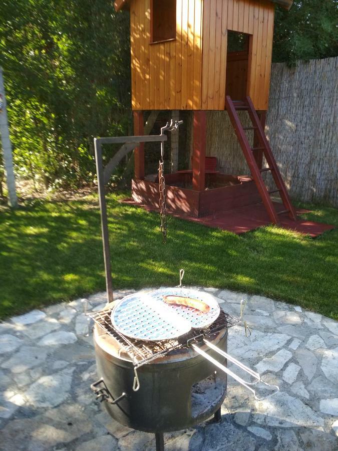 Golya Vendeghaz Lägenhet Tiszaug Exteriör bild